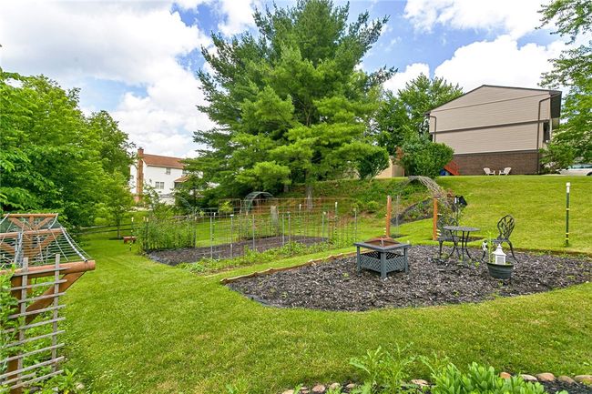 301 Holland Ct, Townhouse with 2 bedrooms, 2 bathrooms and 1 parking in Coraopolis PA | Image 26