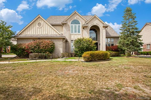 6618 Shadowood Dr, West Bloomfield, MI, 48322-3294 | Card Image