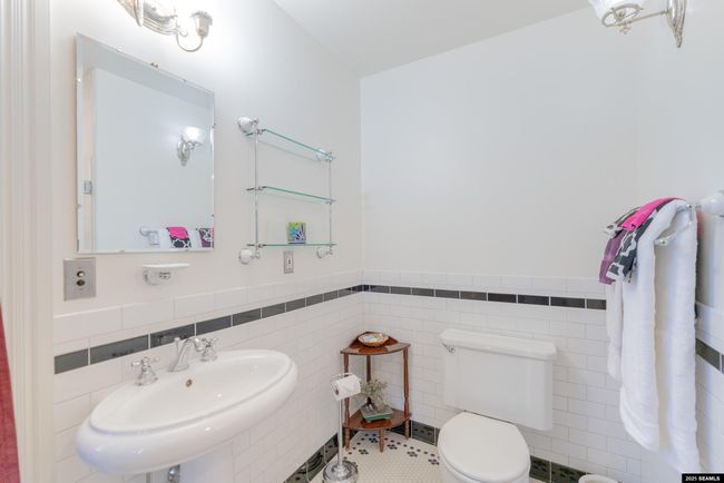 113 W 5 Th St, House other with 9 bedrooms, 7 bathrooms and null parking in Juneau AK | Image 45