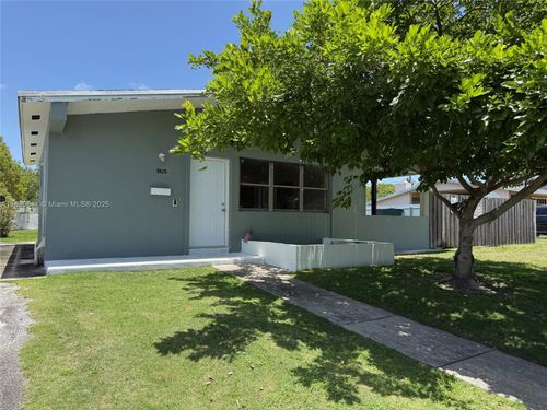 9625 Sw 181st Ter, Palmetto Bay, FL, 33157-5630 | Card Image
