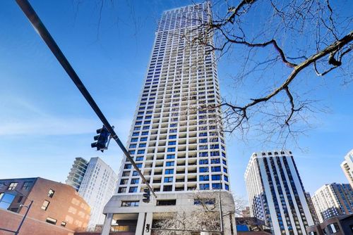 48c-1030 State St, Chicago, IL, 60610-7824 | Card Image