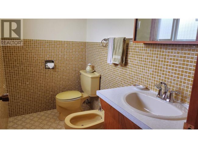 3900 Woodland Dr, House other with 3 bedrooms, 3 bathrooms and 3 parking in Trail BC | Image 17