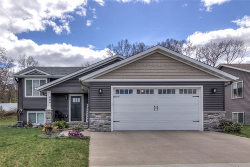 896 Glacier Dr, Altoona, WI, 54720-8711 | Card Image