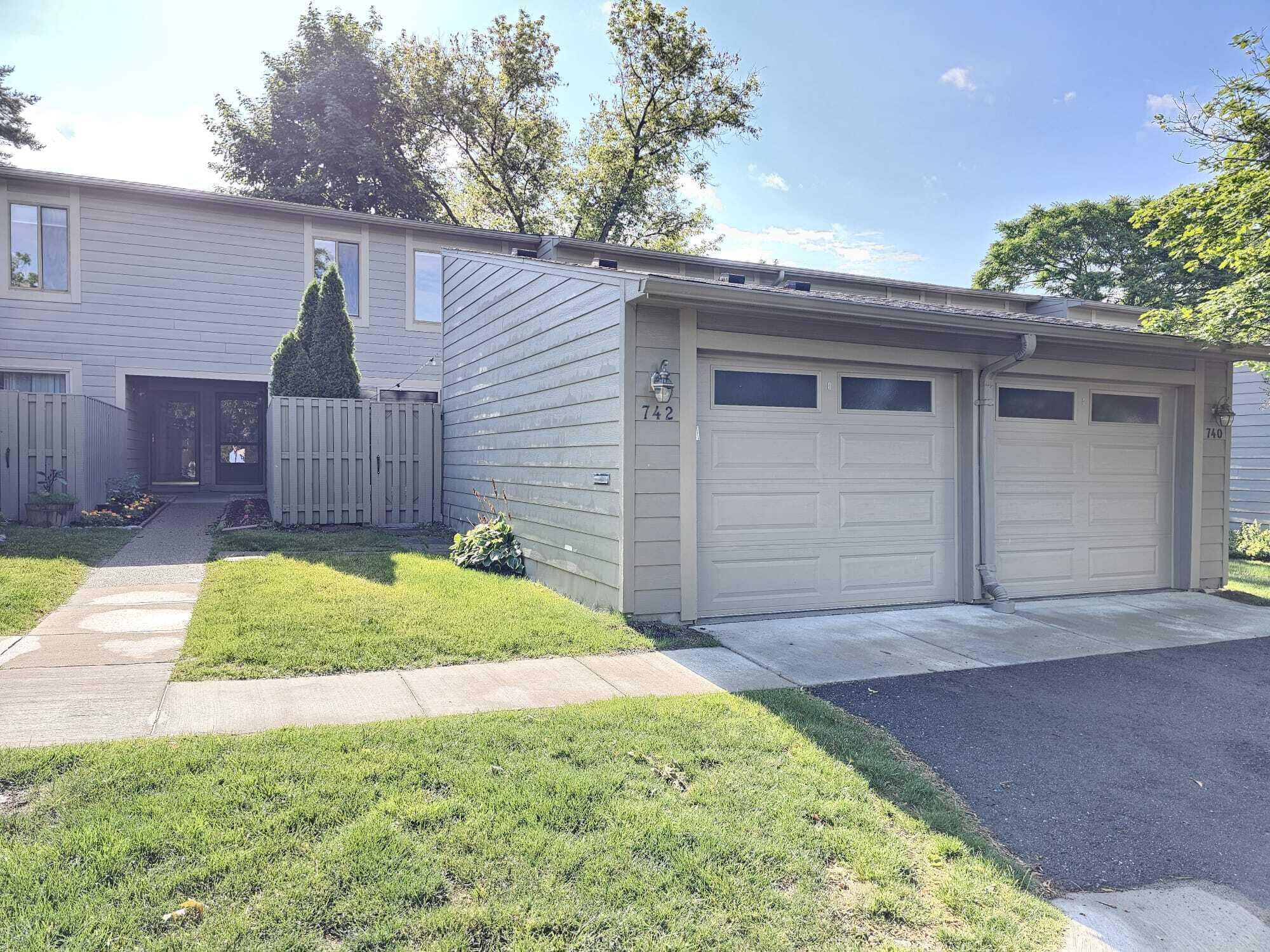 Watersedge Dr, Ann Arbor, MI 48105