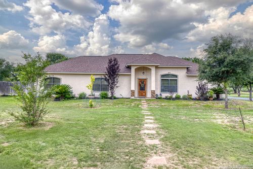 333 Studer St, Uvalde, TX, 78801-4066 | Card Image