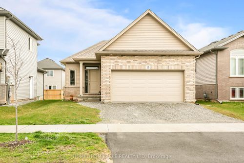 15 Tucker St, Thorold, ON, L2V0G3 | Card Image