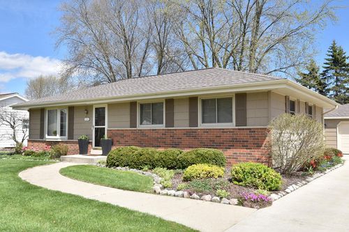 220 Judge Drive, Saukville, WI, 53080 | Card Image