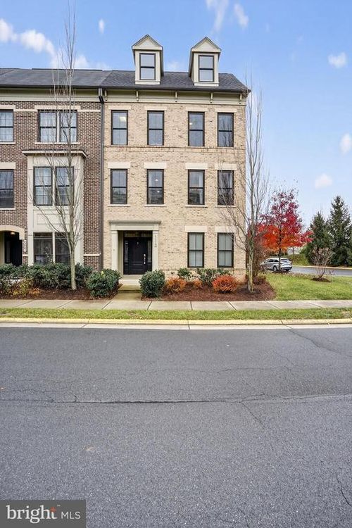 42239 Riggins Ridge Ter, BRAMBLETON, VA, 20148-7451 | Card Image
