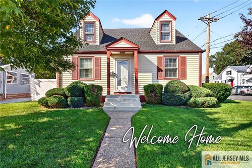 324 Green St, Woodbridge, NJ, 07095-2009 | Card Image