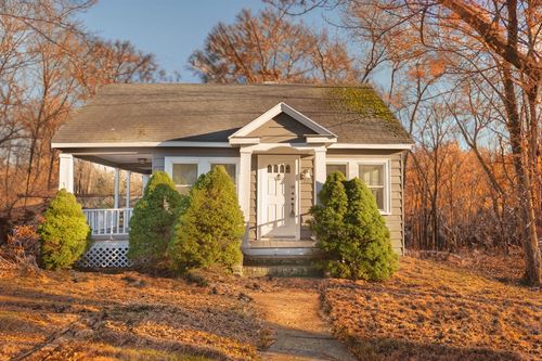 72 Pond St, Ashland, MA, 01721-2050 | Card Image