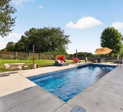 420 Shannon Ave, Smithville, MO, 64089-8286 | Card Image