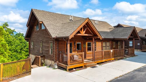 407 Big Bear Way, Pigeon Forge, TN, 37863-6232 | Card Image