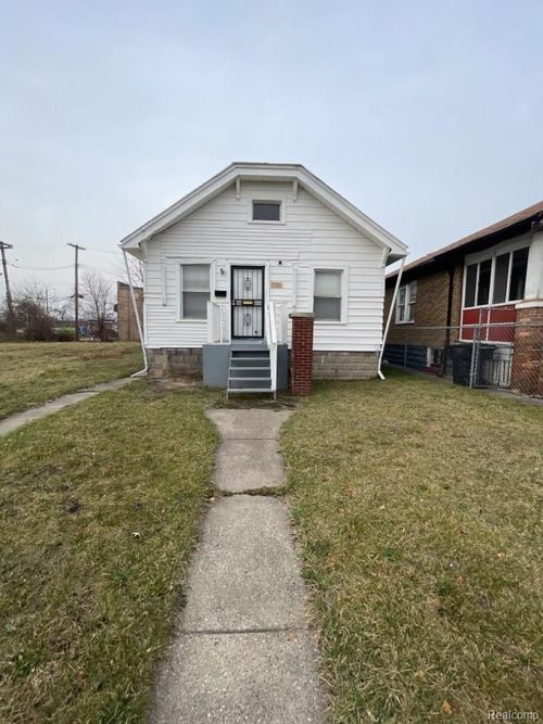 15351 Petoskey Ave, Detroit, MI, 48238-2040 | Card Image