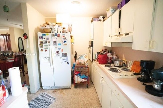 8440 Sw 27 Th Ter, House other with 3 bedrooms, 1 bathrooms and null parking in Miami FL | Image 7