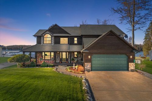 8648 Lynwood Ln, Mecosta, MI, 49332-9655 | Card Image