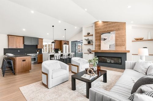 715 Summer St, Lynnfield, MA, 01940-2016 | Card Image