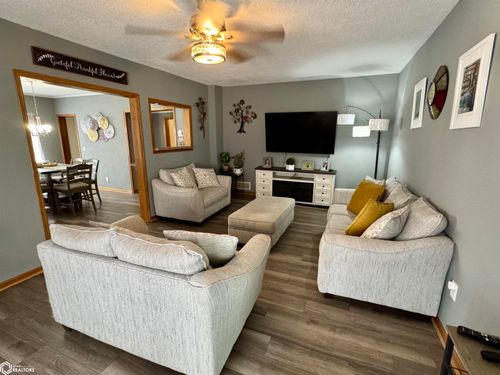 827 N Clark St, Carroll, IA, 51401-2536 | Card Image