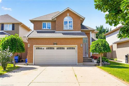 42 Hillgarden Dr, Stoney Creek, ON, L8J3R3 | Card Image