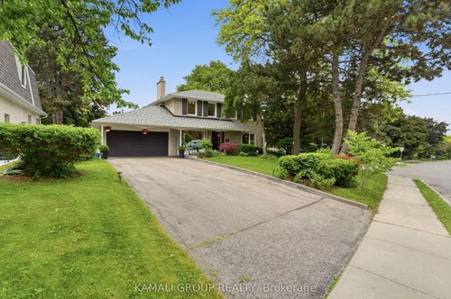 30 Blue Ridge Rd, North York, ON, M2K1R7 | Card Image