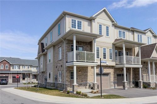3 Roseberry Lane, Kitchener, ON, N2B0A9 | Card Image