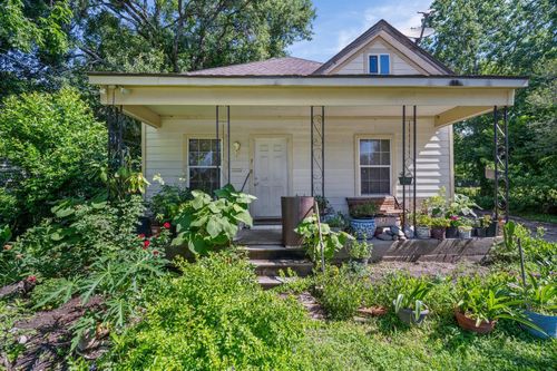 320 Eichwurzel Lane, Houston, TX, 77009 | Card Image