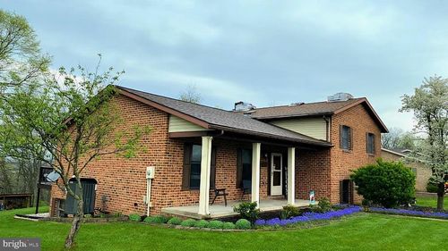 253 Topaz Dr, Chambersburg, PA, 17202-8251 | Card Image