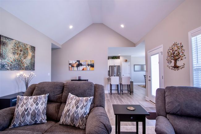 1105 Andover Dr, Home with 4 bedrooms, 2 bathrooms and null parking in Franklin KY | Image 5