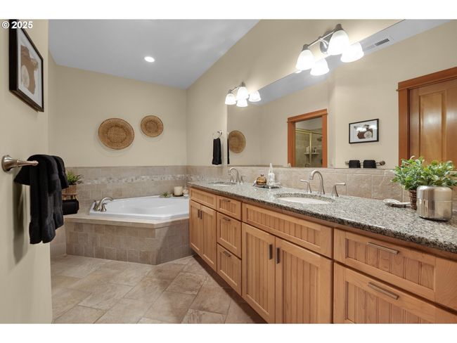 APT-201 - 123 S Hemlock St, Condo with 3 bedrooms, 2 bathrooms and null parking in Cannon Beach OR | Image 37