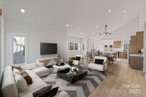 5733 Selkirk Dr, Hickory, NC, 28601-8923 | Card Image