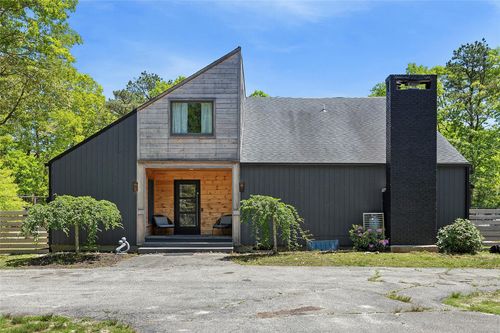 12 N Quarter Rd, Westhampton, NY, 11977-1002 | Card Image