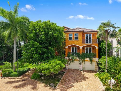 5843 Paradise Point Dr, Palmetto Bay, FL, 33157-2632 | Card Image