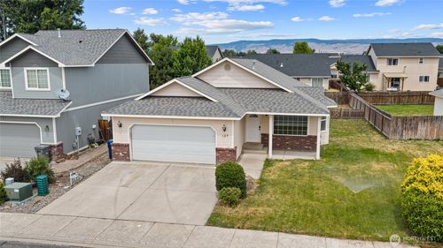 105 W Joanna Pl, Ellensburg, WA, 98926-3084 | Card Image