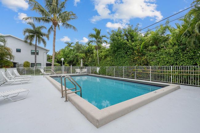 2116 Ne 44 Th St, Townhouse with 2 bedrooms, 2 bathrooms and null parking in Lighthouse Point FL | Image 5