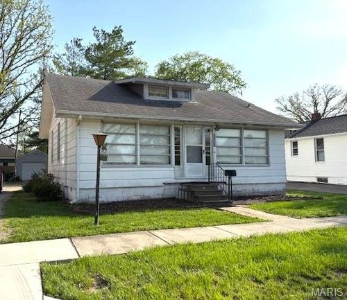 405 4th St, O Fallon, IL, 62269-2111 | Card Image