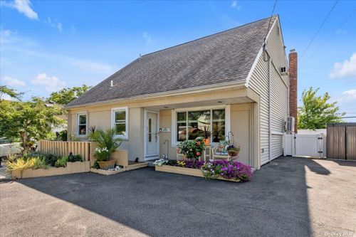 187 Nassau Lane, Island Park, NY, 11558 | Card Image