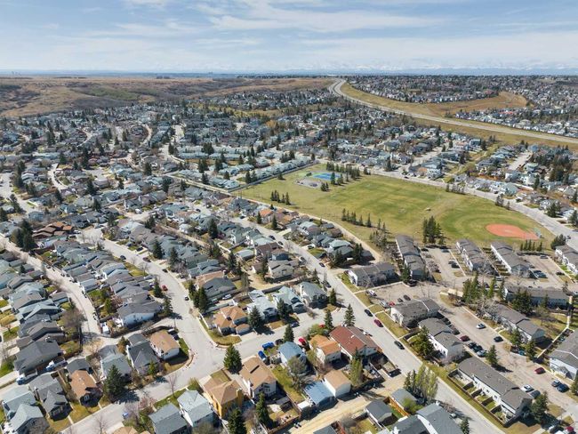 131 Macewan Meadow Way Nw, House other with 3 bedrooms, 3 bathrooms and 5 parking in Calgary AB | Image 45