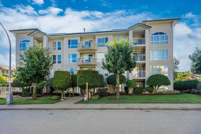 305 - 32120 Mt Waddington Avenue, Condo with 2 bedrooms, 2 bathrooms and 1 parking in Abbotsford BC | Image 2