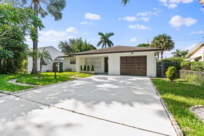 907 18th Avenue N, House other with 3 bedrooms, 3 bathrooms and null parking in Lake Worth Beach FL | Image 2