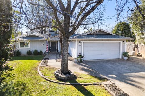 1750 Hawthorne Court, Redding, CA, 96002 | Card Image