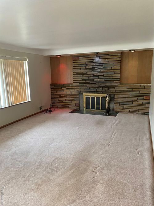 21700 Wilmot Ave, Eastpointe, MI, 48021-2720 | Card Image