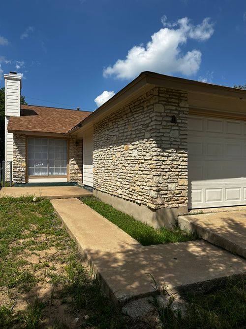 a-2202 Donahue Ln, Austin, TX, 78744-1919 | Card Image
