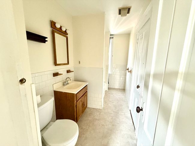 APT-3 - 8 Manor St, Condo with 2 bedrooms, 1 bathrooms and null parking in Worcester MA | Image 10
