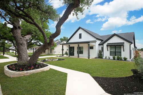 431 E Bandera Rd, Boerne, TX, 78006-2990 | Card Image
