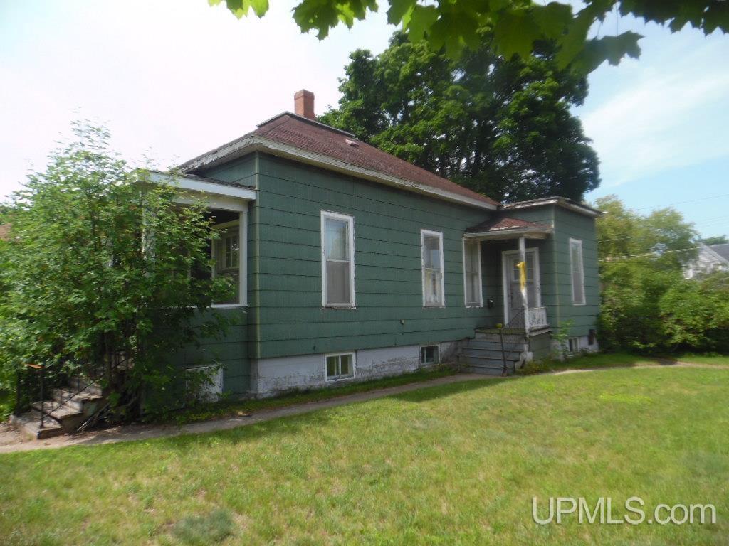 13th St, Escanaba, MI 49829