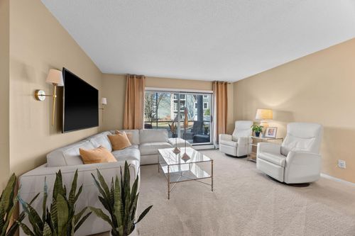 apt-111-3000 Saint Albans Mill Rd, Minnetonka, MN, 55305-3984 | Card Image