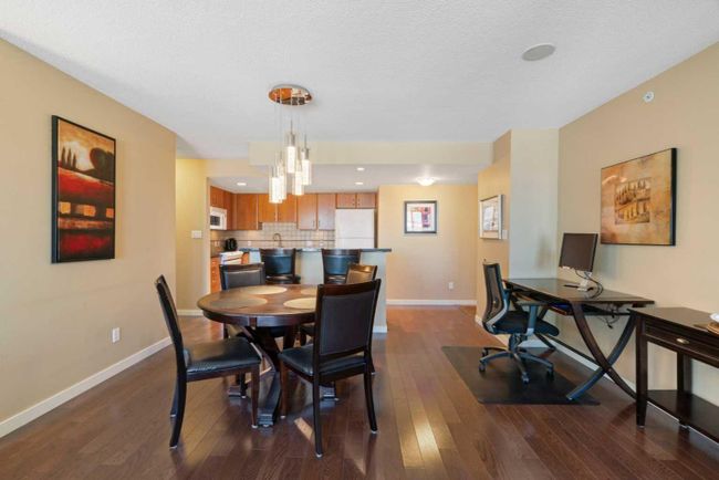 1405 - 1078 6 Avenue Sw, Home with 2 bedrooms, 2 bathrooms and 1 parking in Calgary AB | Image 4