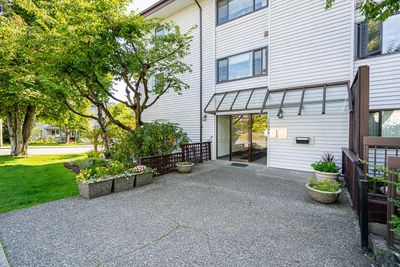 103 - 15290 Thrift Ave, Condo with 2 bedrooms, 1 bathrooms and 1 parking in White Rock BC | Image 2