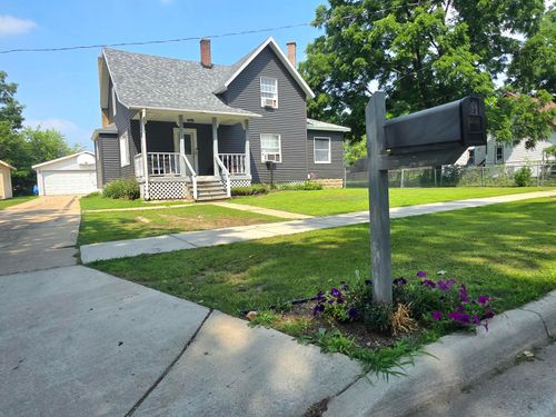 809 6th Ave, Lake Odessa, MI, 48849-1024 | Card Image