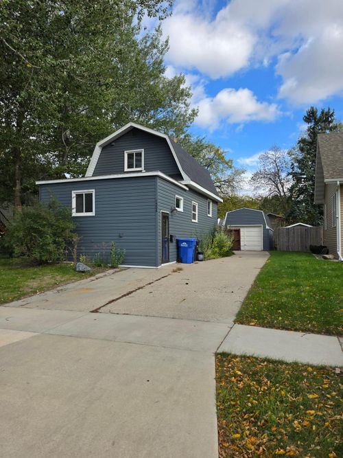 1306 18th St S, Fargo, ND, 58103-3828 | Card Image