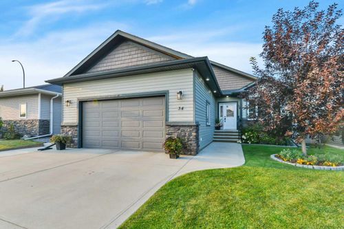 34 Leaside Crescent, Sylvan Lake, AB, T4S0A3 | Card Image